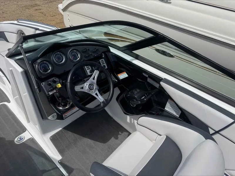 Slide: The Image of Yamaha 212SS 2014 - 7