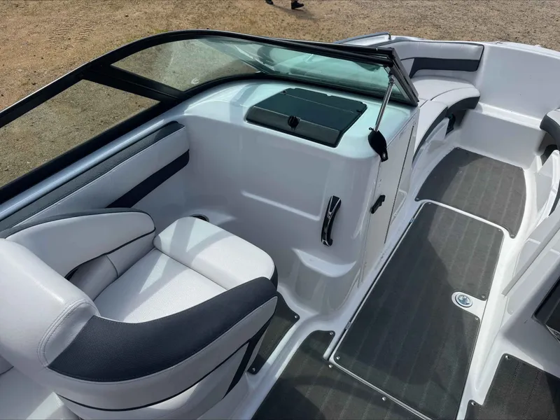 Slide: The Image of Yamaha 212SS 2014 - 8