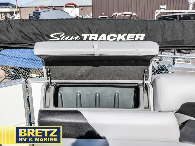 Slide: The Image of Party Barge 20 DLX 2026 - 28