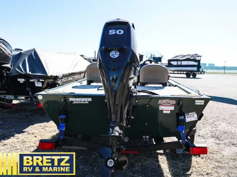 Slide: The Image of Tracker Bass Tracker Classic Limited 2026 - 11