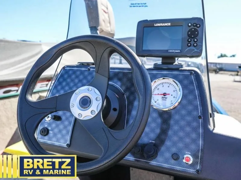 Slide: The Image of Tracker Bass Tracker Classic Limited 2026 - 18