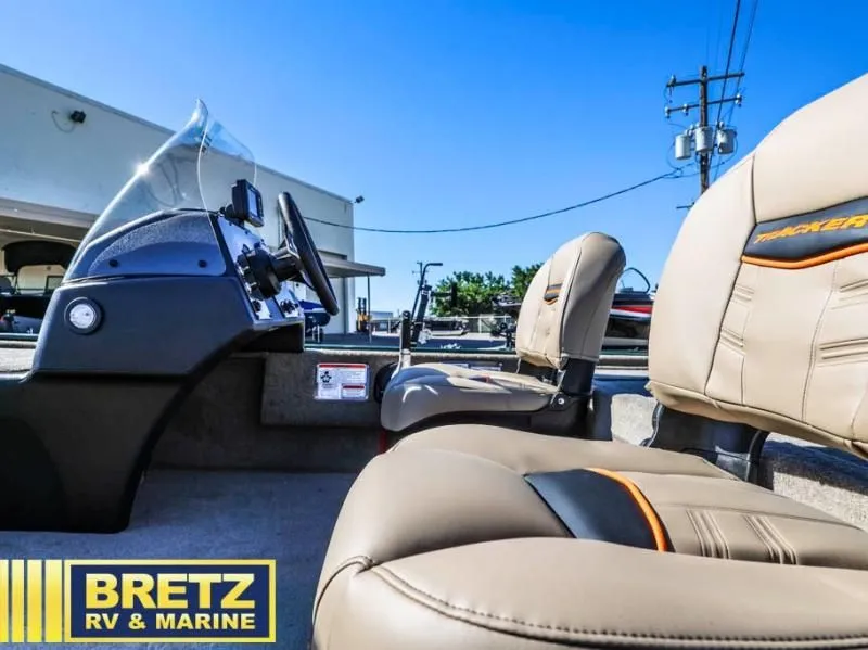 Slide: The Image of Tracker Bass Tracker Classic Limited 2026 - 21