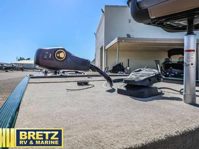 Slide: The Image of Tracker Bass Tracker Classic Limited 2026 - 23