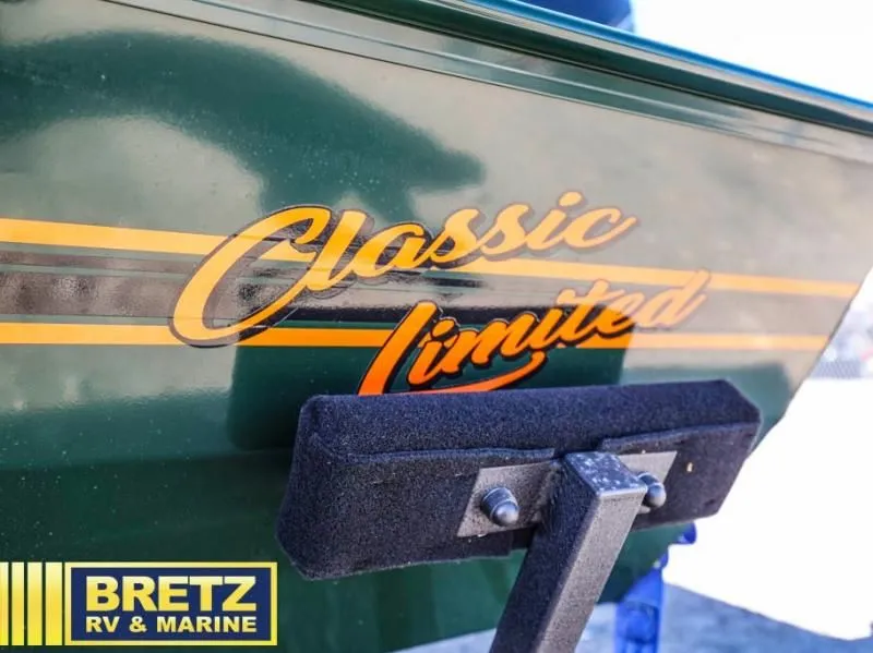 Slide: The Image of Tracker Bass Tracker Classic Limited 2026 - 24