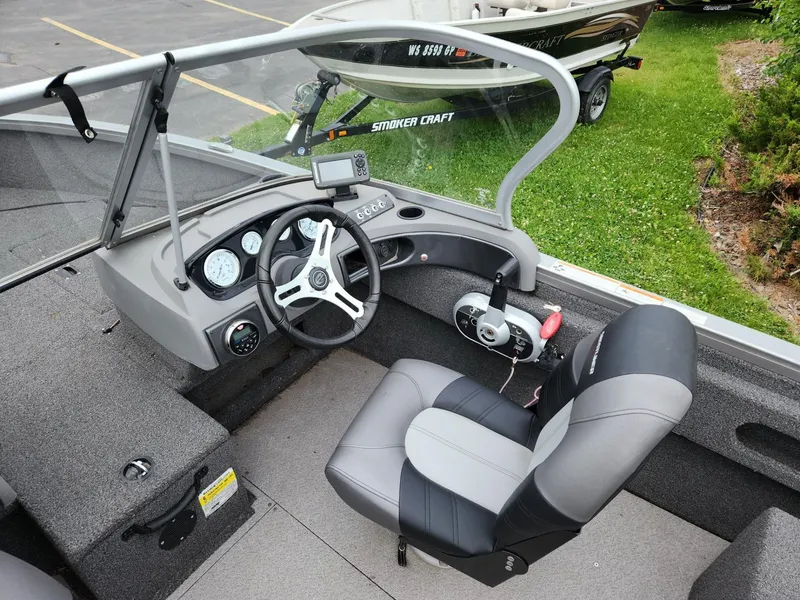 Slide: The Image of Crestliner 1650 FISH HAWK SE WT 2019 - 11