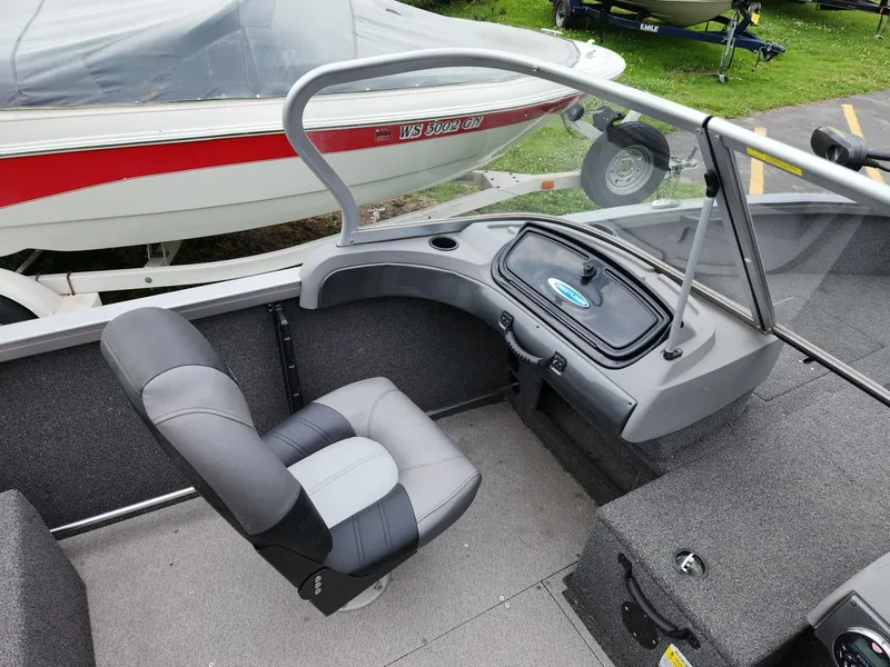 Slide: The Image of Crestliner 1650 FISH HAWK SE WT 2019 - 13