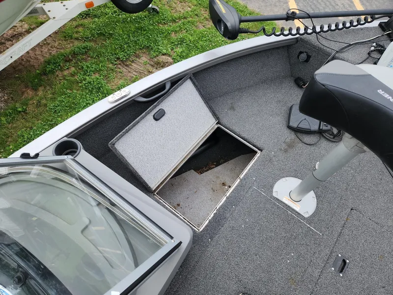 Slide: The Image of Crestliner 1650 FISH HAWK SE WT 2019 - 17