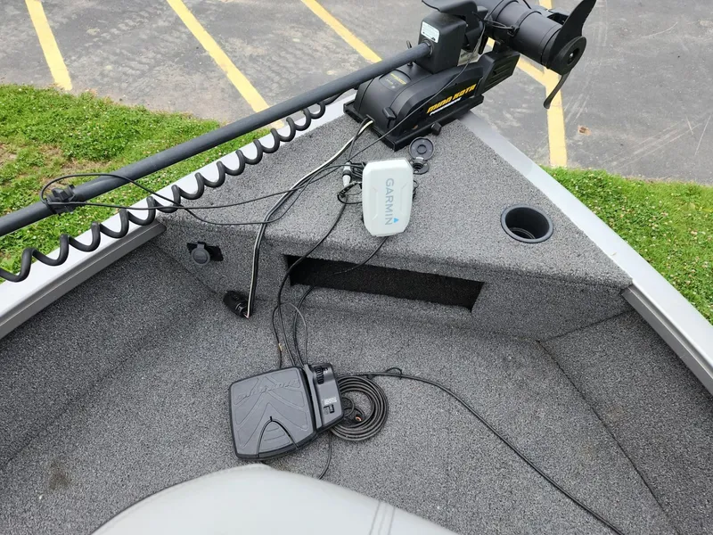 Slide: The Image of Crestliner 1650 FISH HAWK SE WT 2019 - 20