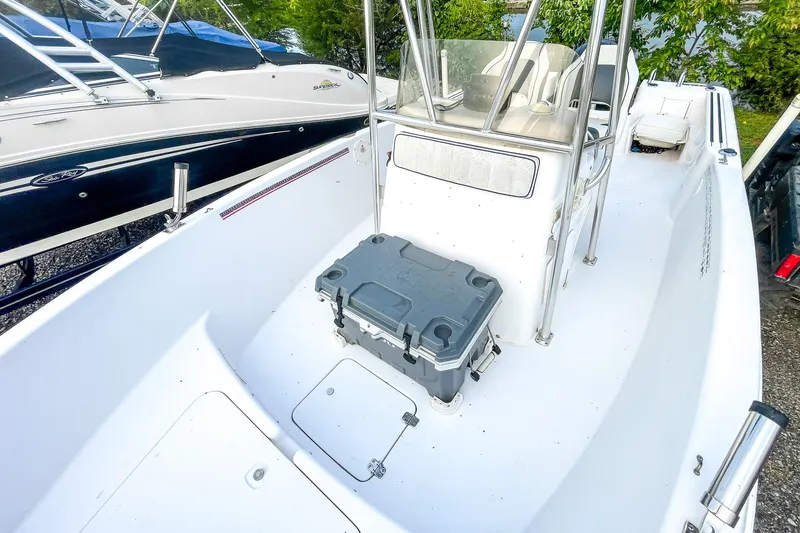 Slide: The Image of 2000 Pro-Line 20 Sport boat with center console and cooler on deck. - 14