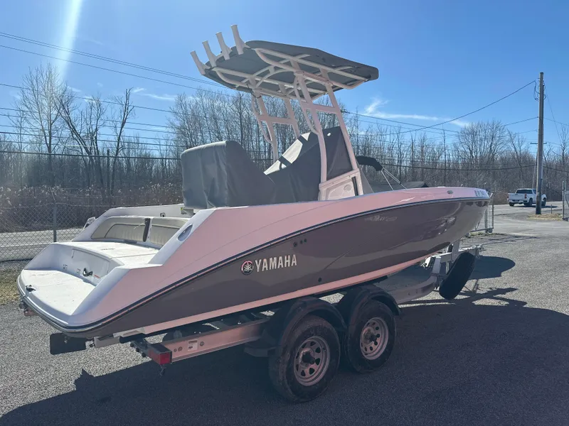 Slide: The Image of 2022 Yamaha Boats 210 FSH Sport on trailer, parked outdoors under clear sky. - 7