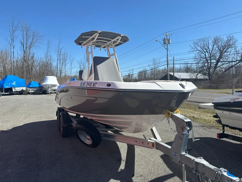 Slide: The Image of 2022 Yamaha Boats 210 FSH Sport on trailer, parked outdoors under clear sky. - 9