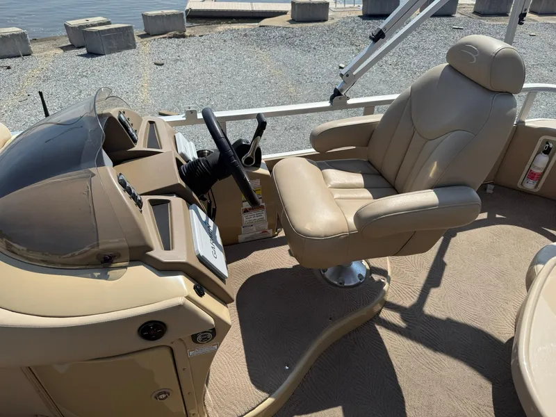 Slide: The Image of Captain's chair and helm of 2009 Bennington 2275QXi boat, dockside view. - 11