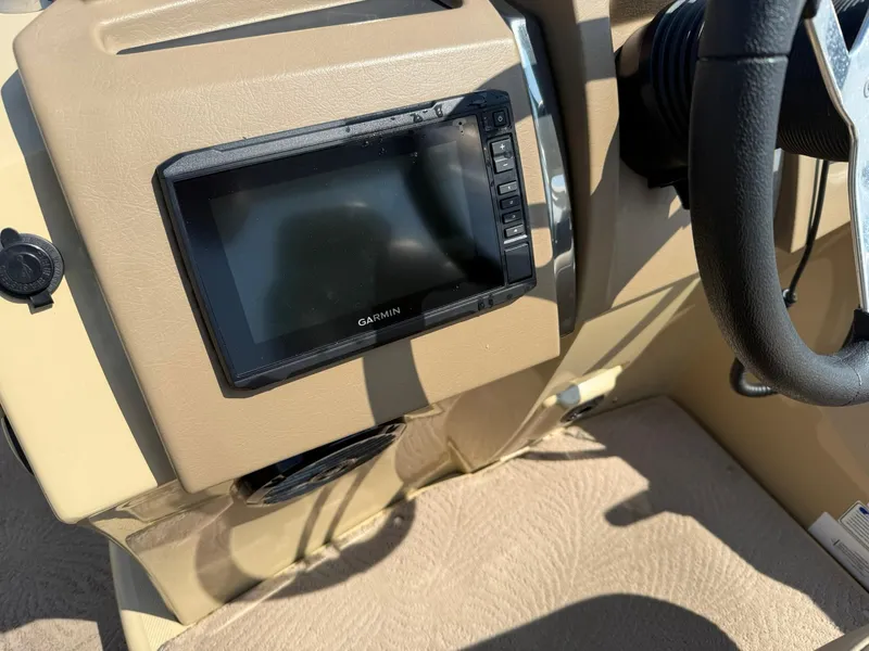 Slide: The Image of Dashboard of a 2009 Bennington 2275QXi with Garmin navigation system. - 12