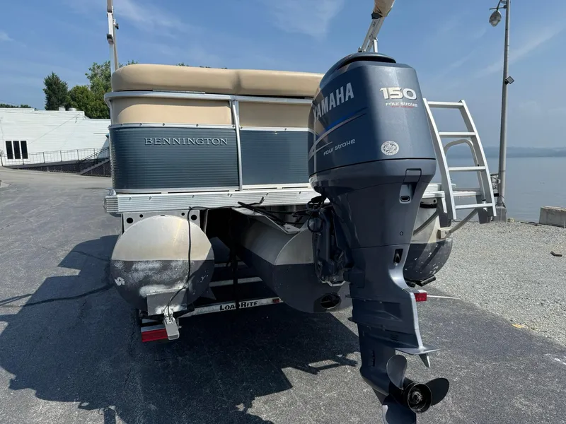 Slide: The Image of 2009 Bennington 2275QXi pontoon boat with Yamaha 150 four-stroke engine on trailer. - 4