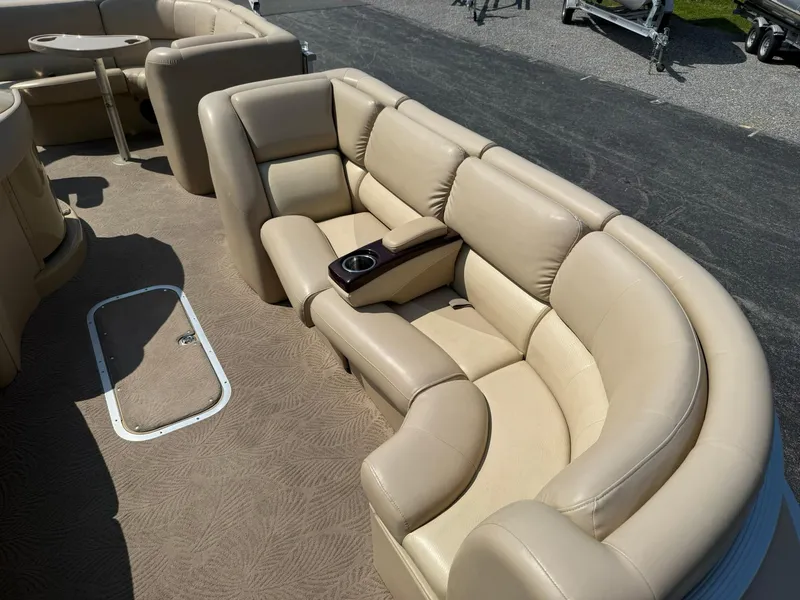 Slide: The Image of Luxurious seating on a 2009 Bennington 2275QXi pontoon boat with beige upholstery. - 8