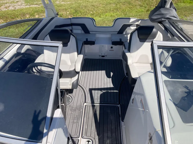 Slide: The Image of 2017 Yamaha Boats 242 Limited S E-Series interior with seating and steering wheel. - 19