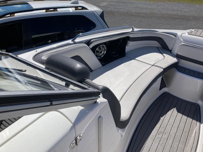Slide: The Image of 2017 Yamaha Boats 242 Limited S E-Series interior with cushioned seating and speaker. - 29