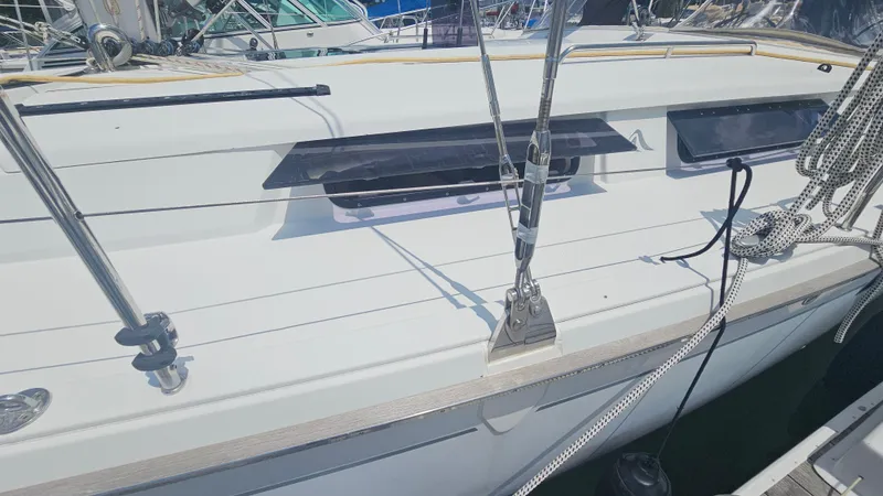 Slide: The Image of 2016 Hanse 415 yacht deck with rigging and windows. - 32