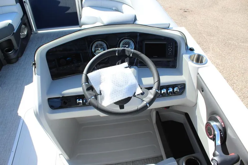 Slide: The Image of Steering console of 2025 Avalon LSZ Quad Lounger Shift 21 FT boat, featuring modern controls. - 25