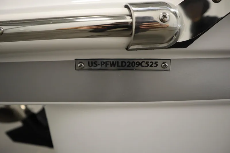 Slide: The Image of Four Winns H1 Freedom 2025 - 58