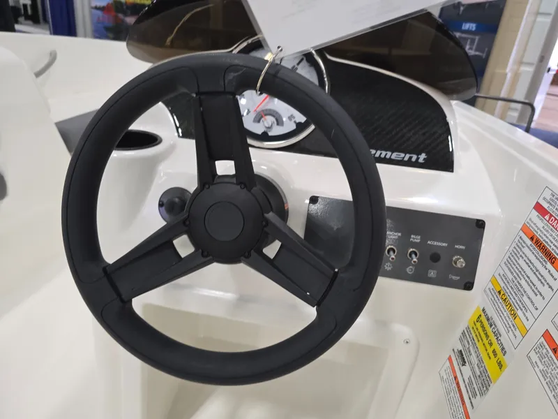 Slide: The Image of Bayliner E16LE 2026 - 23