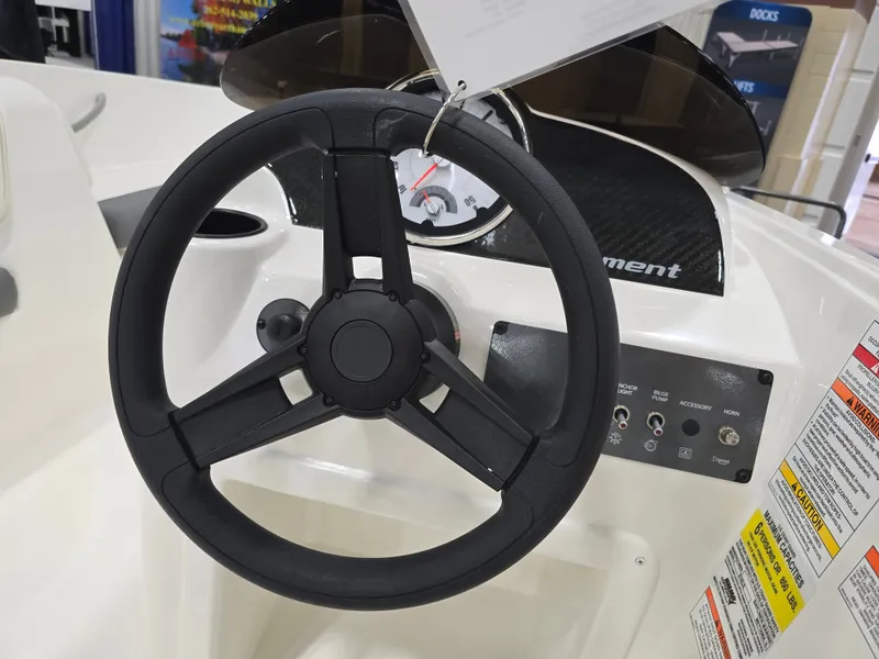 Slide: The Image of Bayliner E16LE 2026 - 24