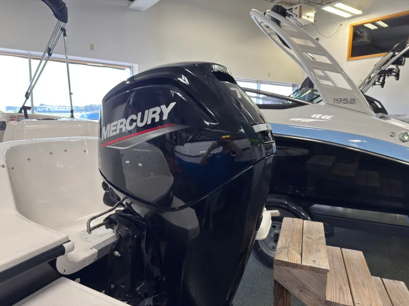 Slide: The Image of Bayliner E16LE 2026 - 9