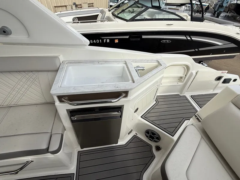 Slide: The Image of Sea Ray SDX 290 2026 - 14