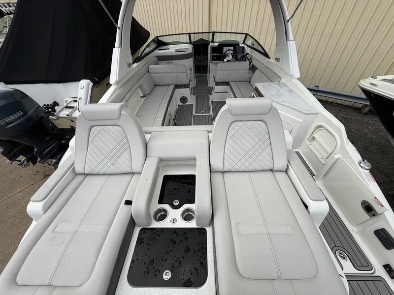 Slide: The Image of Sea Ray SDX 290 2026 - 15