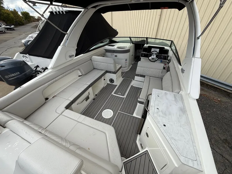 Slide: The Image of Sea Ray SDX 290 2026 - 16