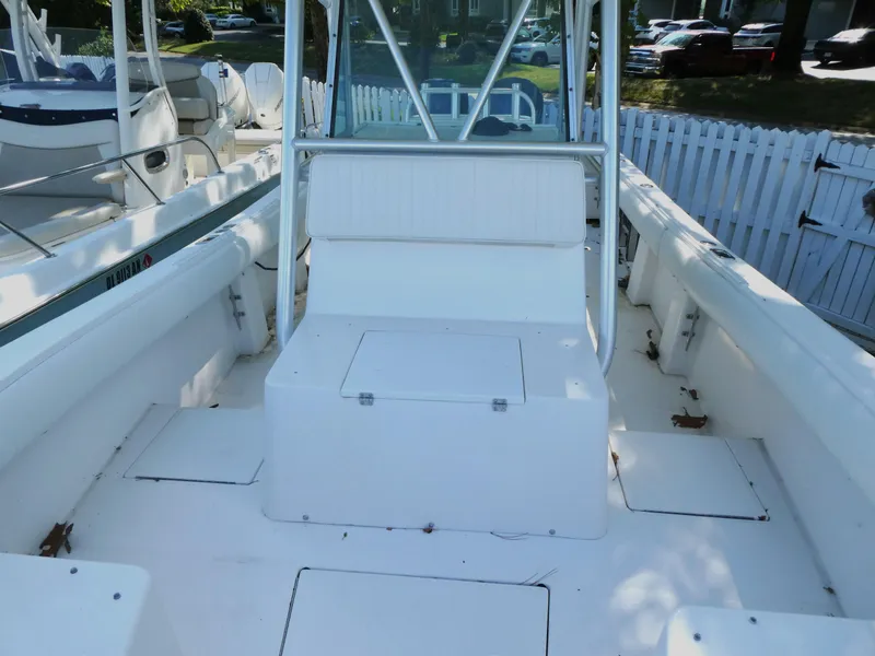 Slide: The Image of 2004 Regulator 26 Forward Seating boat with white interior and spacious deck. - 11