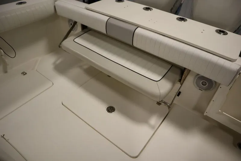 Slide: The Image of Mako 284 Center Console 2017 - 50