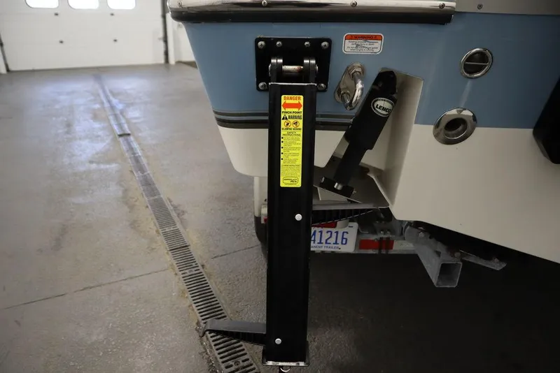 Slide: The Image of Mako 284 Center Console 2017 - 57