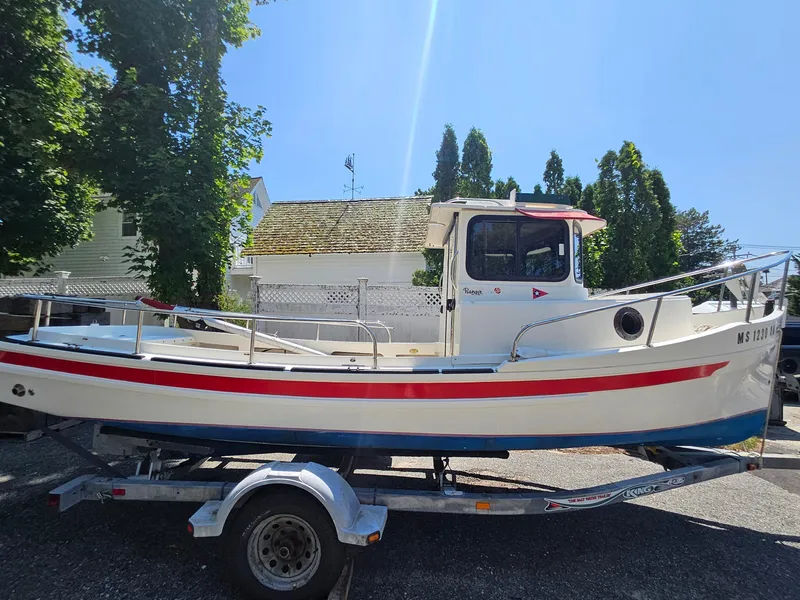 The Image of 2005 Ranger Tugs R-21 boat on trailer, parked outdoors, sunny day. - 0