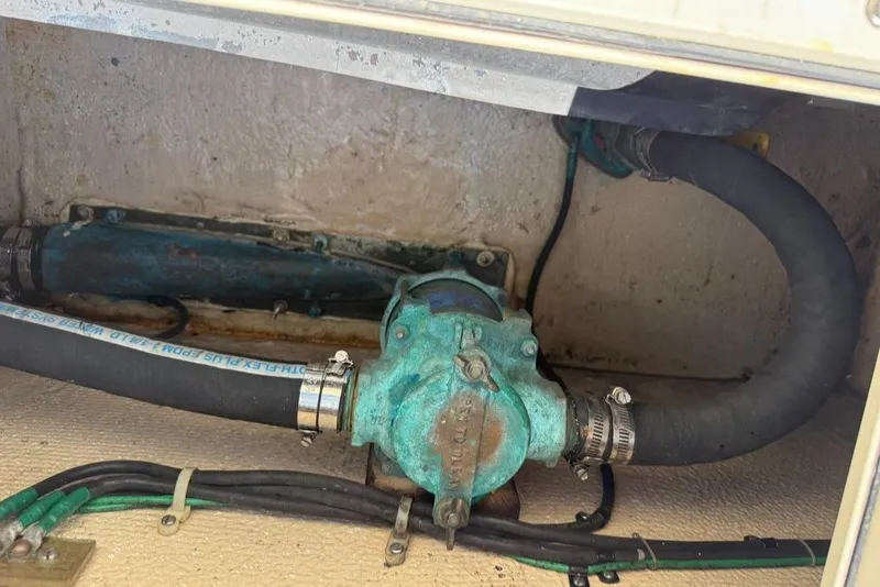 Slide: The Image of Bilge pump system in a 1986 Dusky 26 Custom boat. - 19