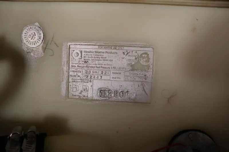 Slide: The Image of Label on a 2008 Bentley Pontoons 240 CRUISE, showing specifications and capacity details. - 38