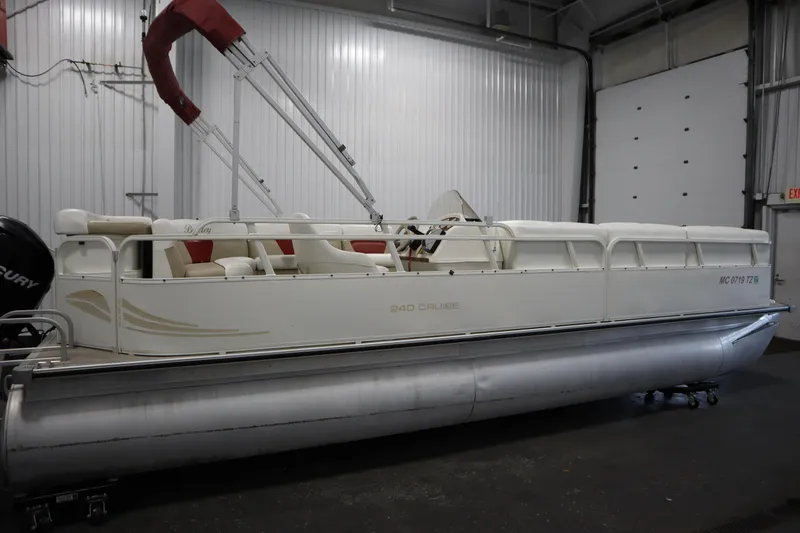 Slide: The Image of 2008 Bentley Pontoons 240 CRUISE pontoon boat in indoor storage facility. - 4