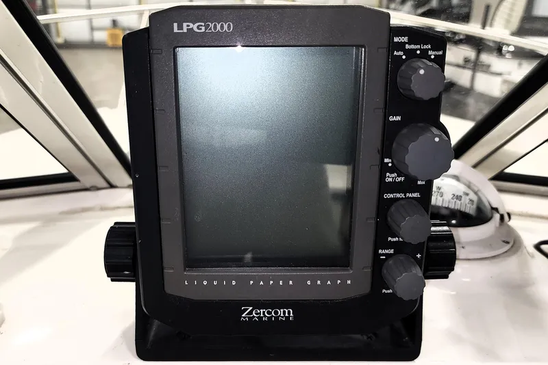Slide: The Image of Zercom Marine LPG2000 device on Campion Explorer 552, 1999 model, featuring control knobs and display. - 9