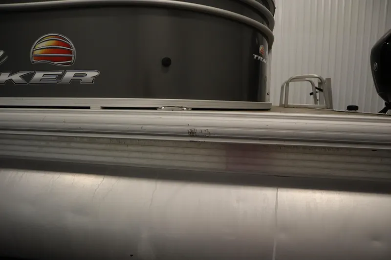 Slide: The Image of Sun Tracker Party Barge 20 DLX 2022 - 53