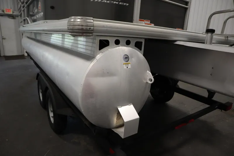 Slide: The Image of Sun Tracker Party Barge 20 DLX 2022 - 55