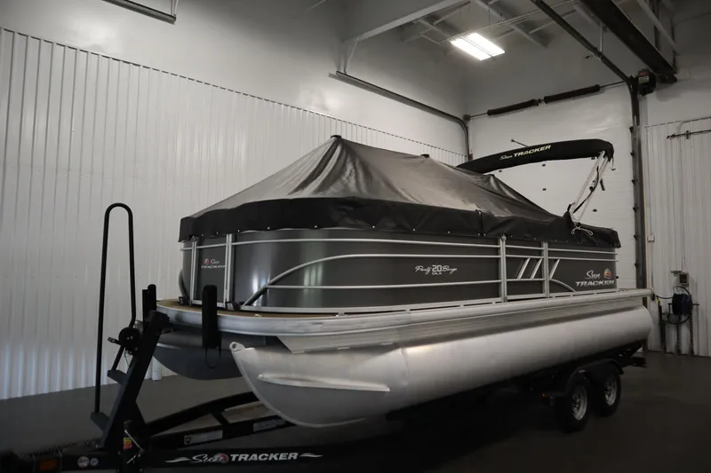 Slide: The Image of Sun Tracker Party Barge 20 DLX 2022 - 57