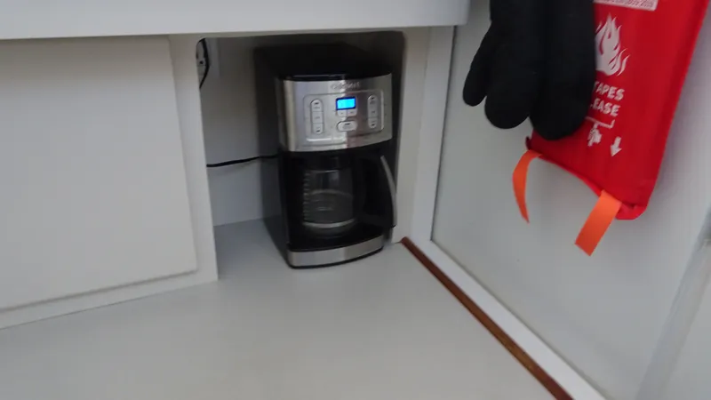 Slide: The Image of Carver 440 Aft Cabin Motor Yacht 1994 - 38