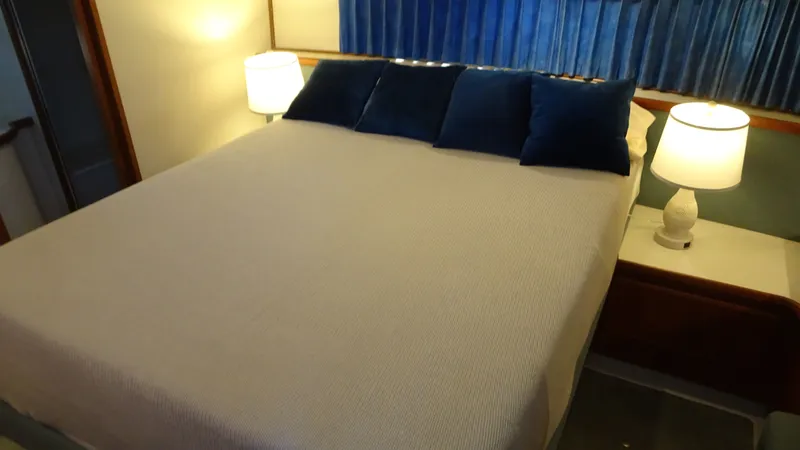 Slide: The Image of Carver 440 Aft Cabin Motor Yacht 1994 - 45