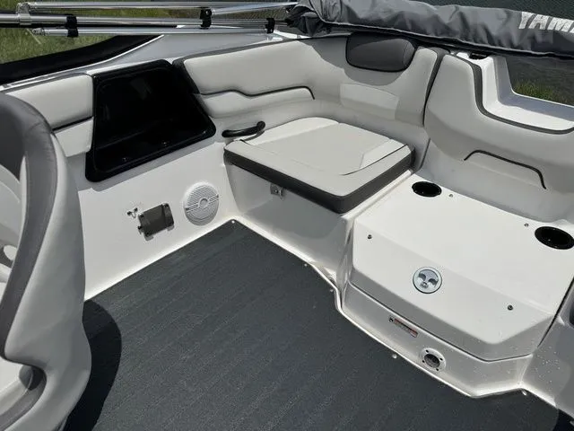 Slide: The Image of Yamaha SX190 2024 - 25