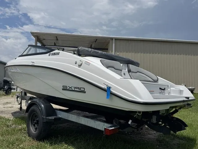 Slide: The Image of Yamaha SX190 2024 - 5