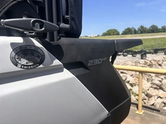 Slide: The Image of Sea-Doo Switch® Cruise 21 - 230 hp 2024 - 3