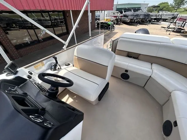 Slide: The Image of Bentley Pontoons 220 Bentley Fish 2020 - 10