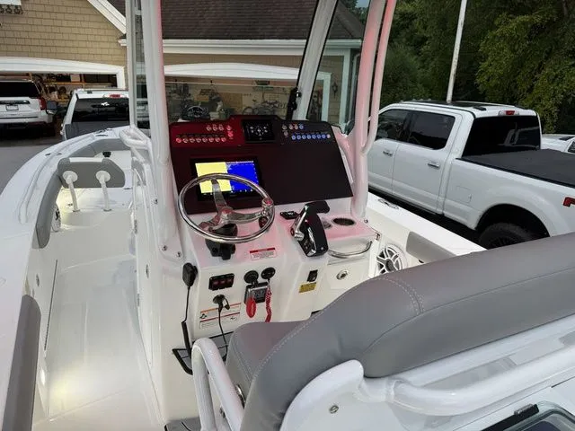 Slide: The Image of Everglades 253 Center Console 2026 - 12