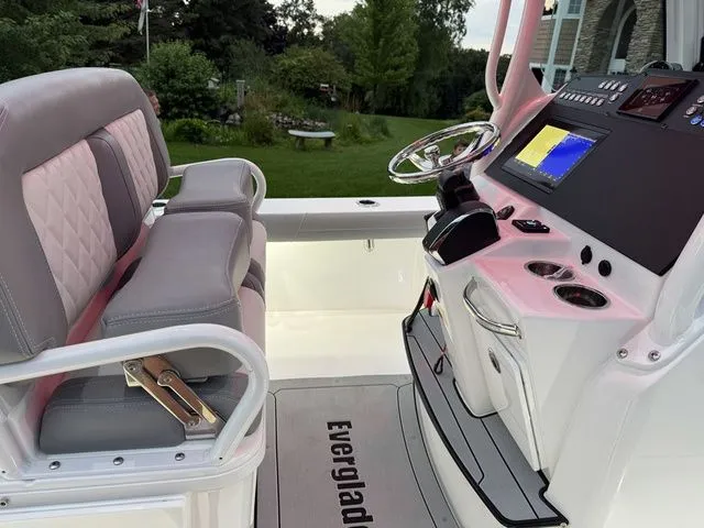 Slide: The Image of Everglades 253 Center Console 2026 - 15