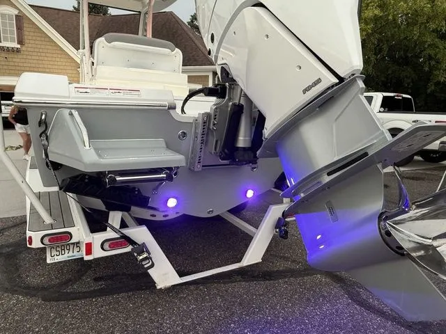 Slide: The Image of Everglades 253 Center Console 2026 - 5